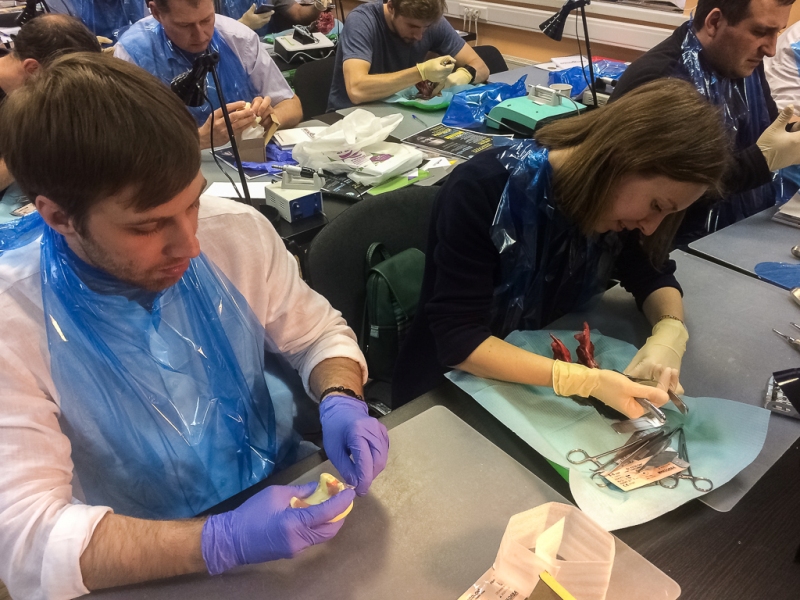 Атравматичное удаление зубов и методики наложения швов