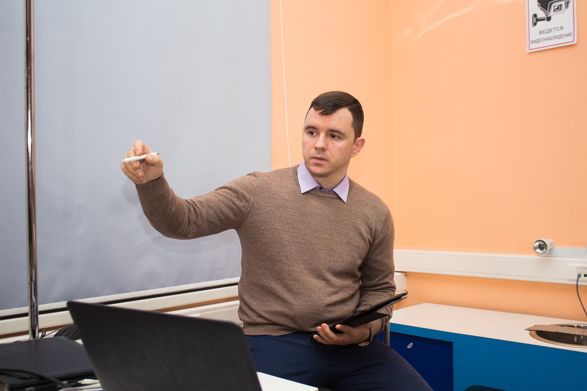 Пластика мягких тканей вокруг имплантатов. Морфологический подход - курс Виталия Панцулаи в УЦ Дентал Гуру.