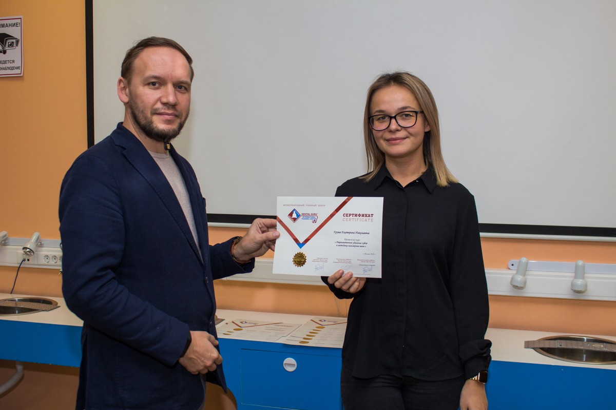 21 ноября 2019: курс Камиля Наильевича Хабиева «Атравматичное удаление зубов и методики наложения швов».