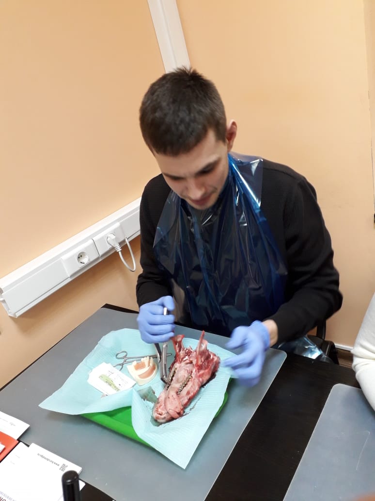 Атравматичное удаление зубов и методики наложения швов