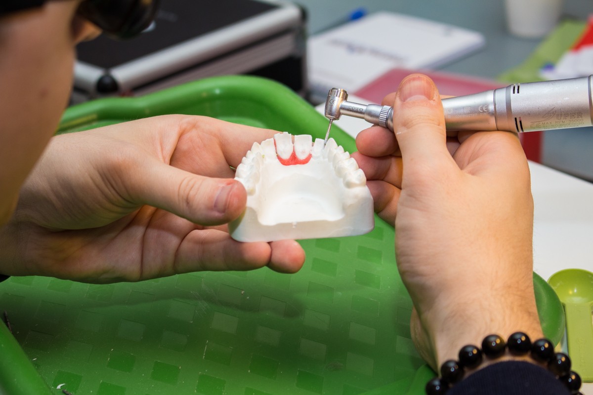 Препарирование зубов под цельнокерамические реставрации во фронтальном отделе, 26 февраля 2020г.