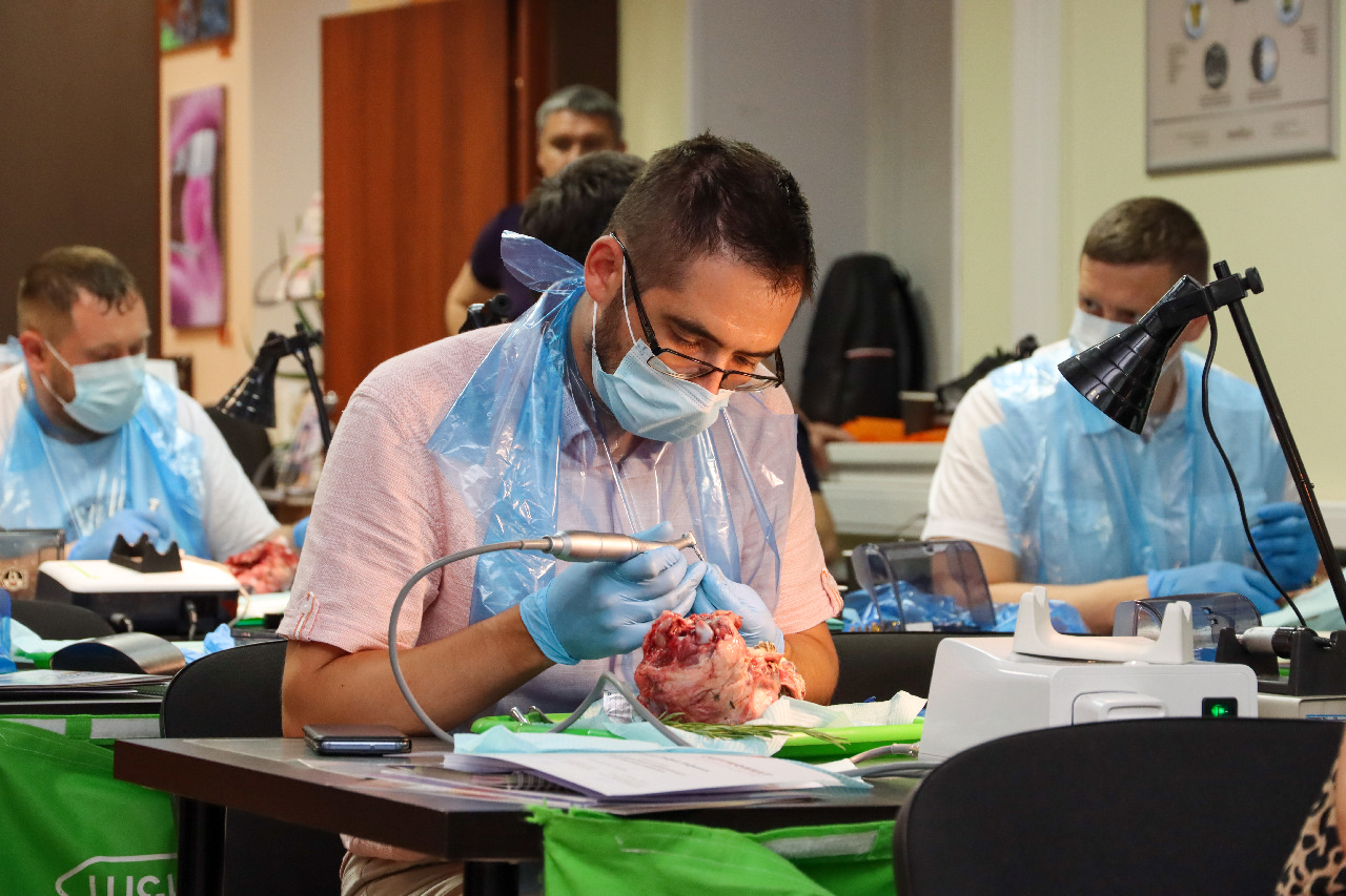 Одномоментная имплантация и немедленная нагрузка