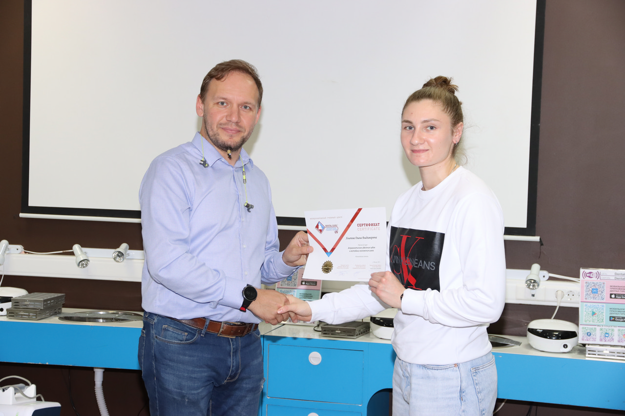 Атравматичное удаление зубов и методики наложения швов