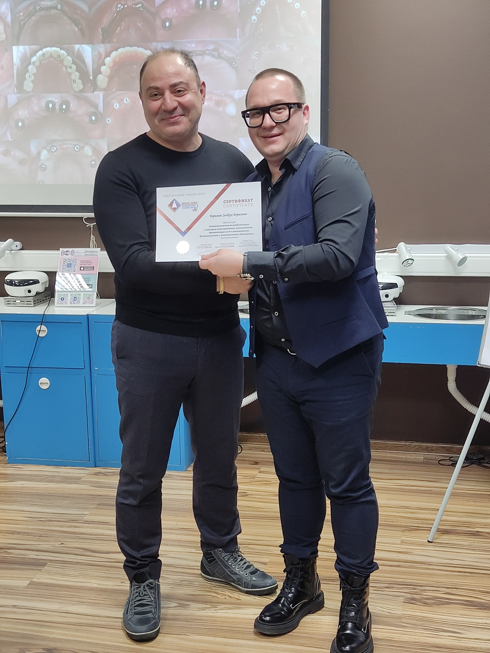 Стоматологическая реабилитация с помощью ангулированных имплантатов. Имплантация на 4-х имплантатах