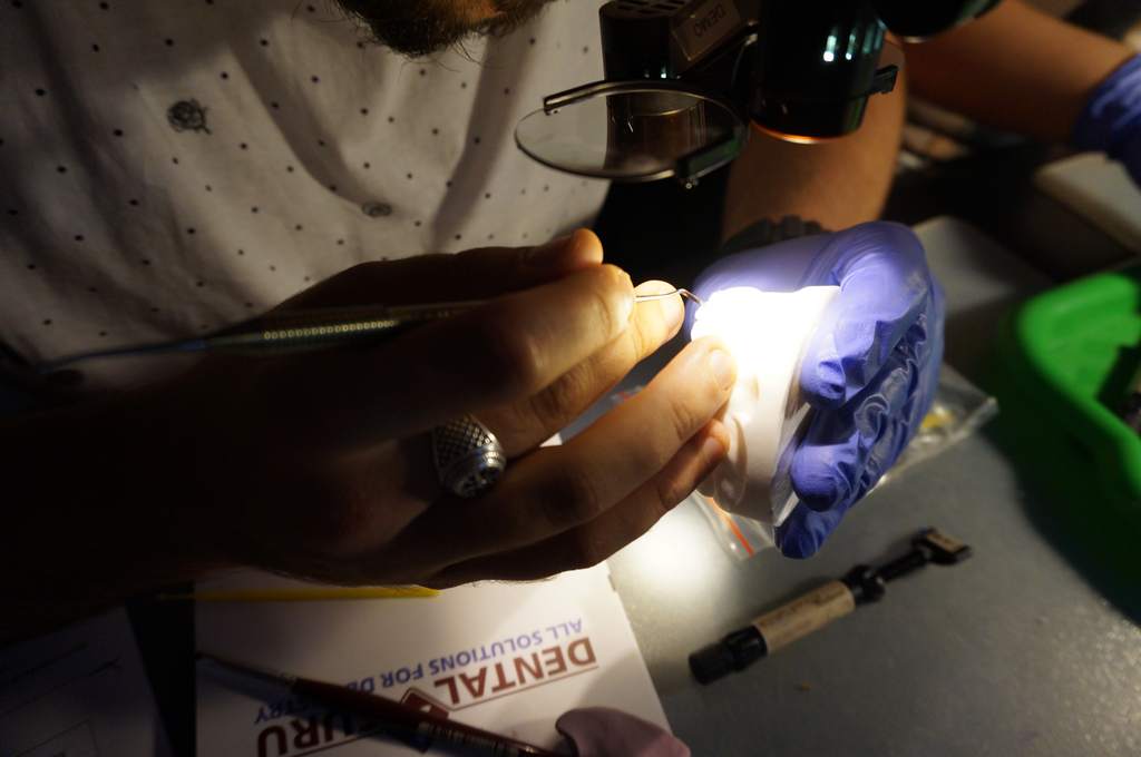 Керамические и композитные виниры в реставрации фронтальных зубов