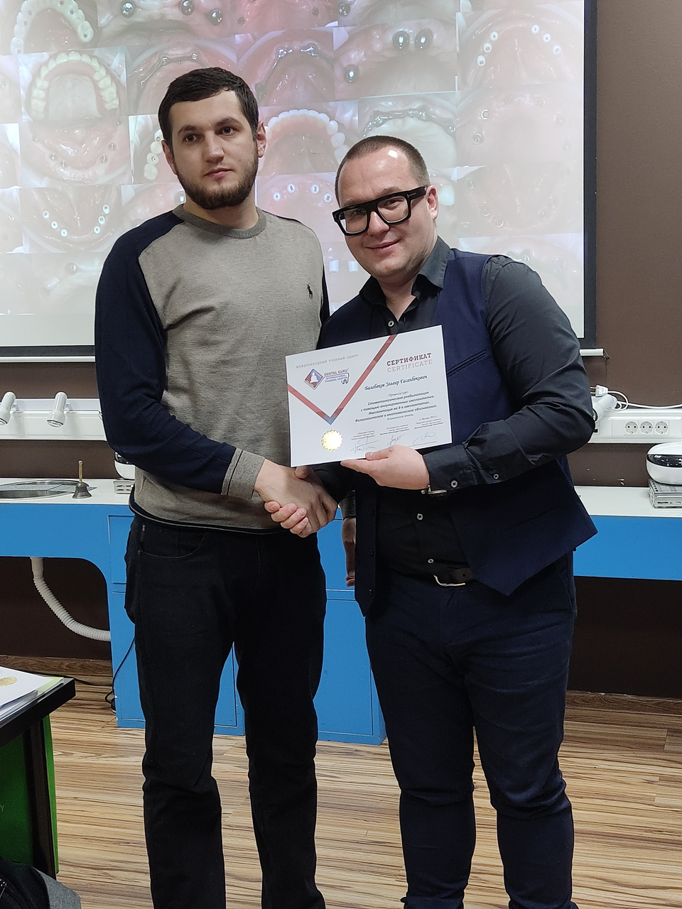 Стоматологическая реабилитация с помощью ангулированных имплантатов. Имплантация на 4-х имплантатах