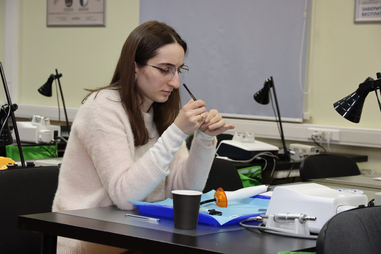 Прямые методы реставраций жевательной группы зубов