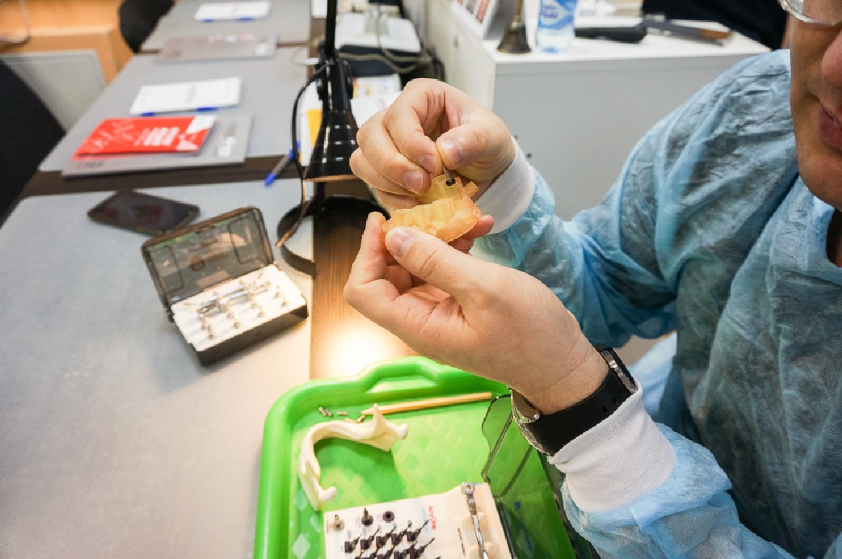 Экспертный курс по тотальной имплантации и протезированию при полном отсутствии зубов