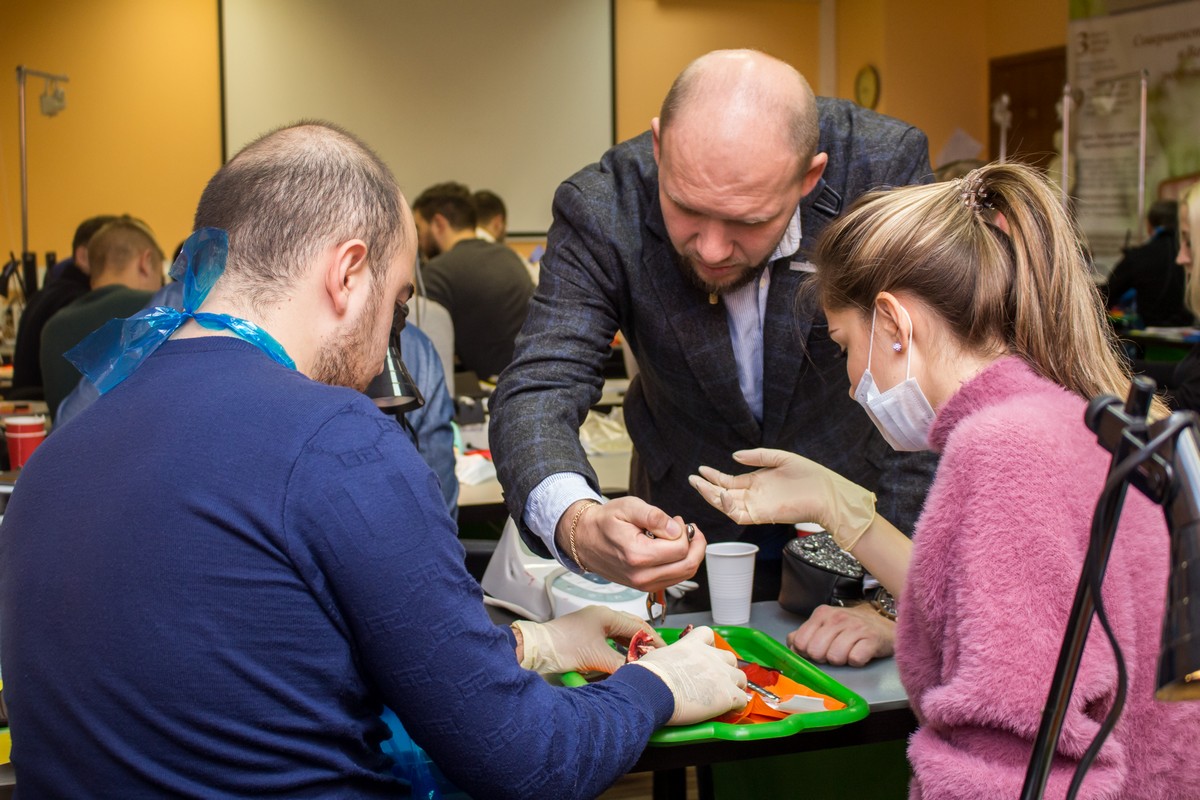 Атравматичное удаление зубов и методики наложения швов