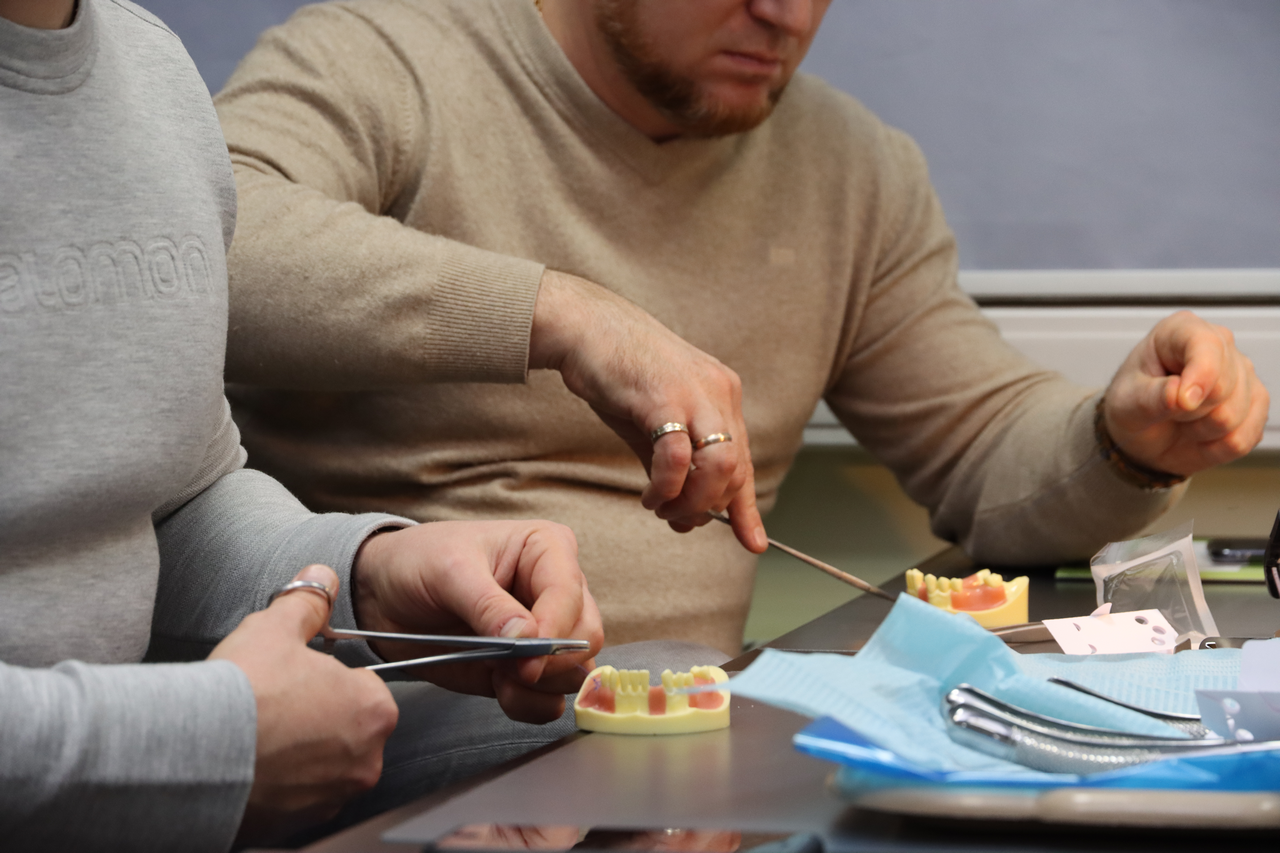 Атравматичное удаление зубов и методики наложения швов 26.01.22