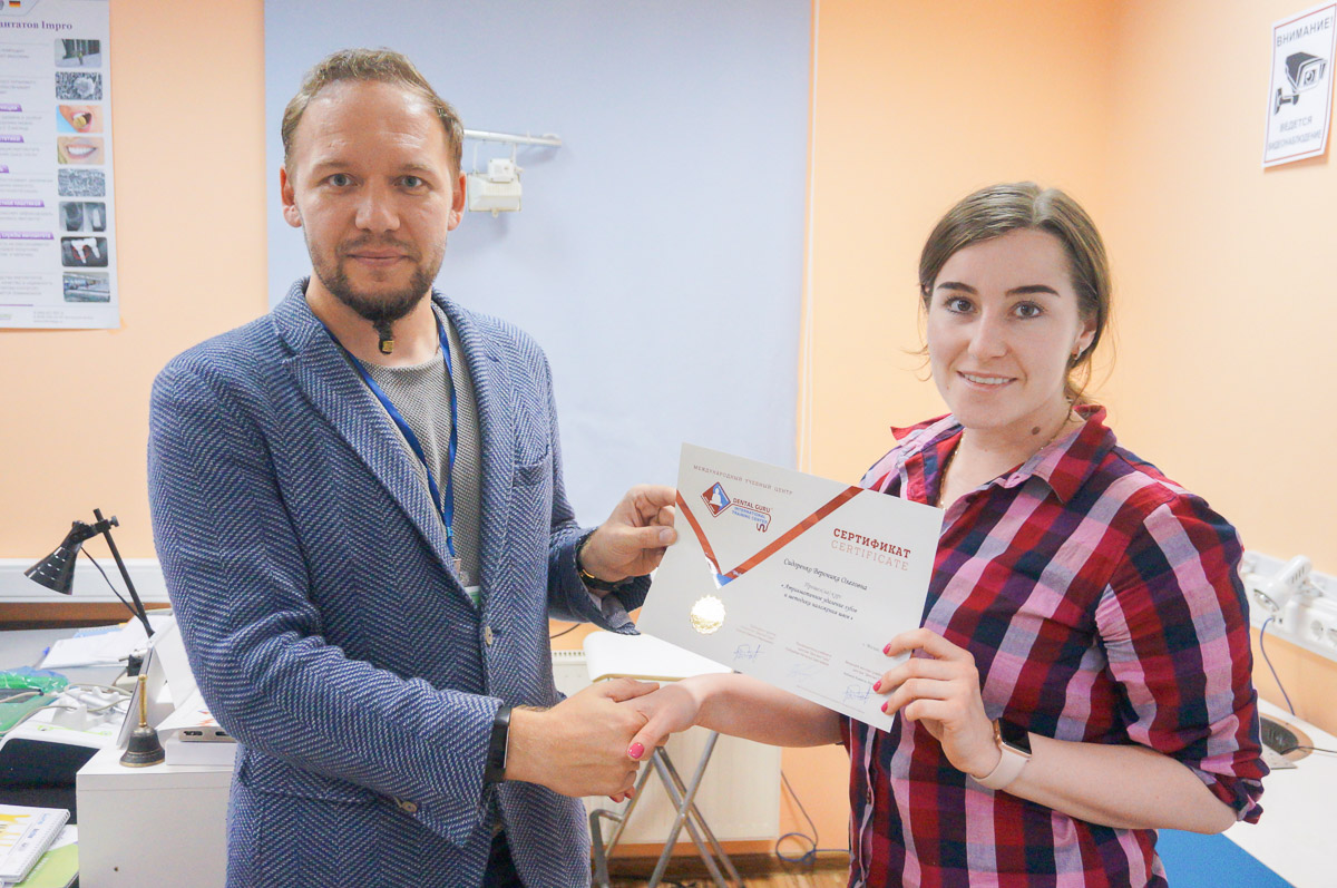 Атравматичное удаление зубов и методики наложения швов. 17 августа 2019г.