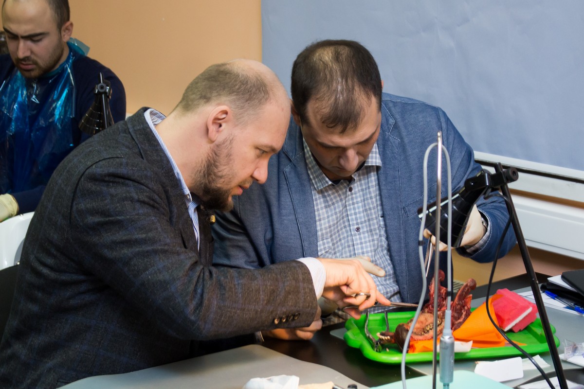 Атравматичное удаление зубов и методики наложения швов