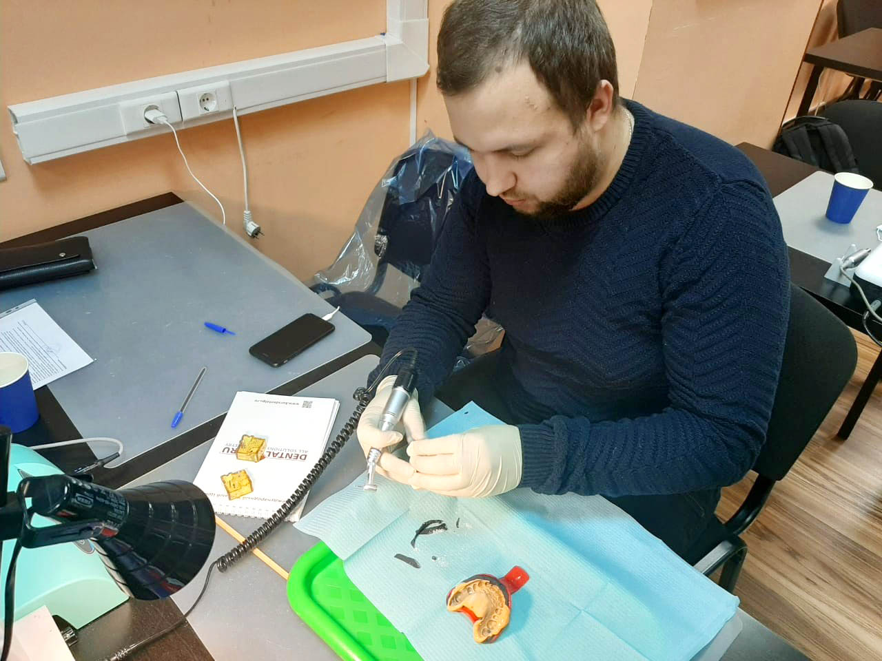 Препарирование зубов под цельнокерамические реставрации во фронтальном отделе. Пост-релиз 22 ноября