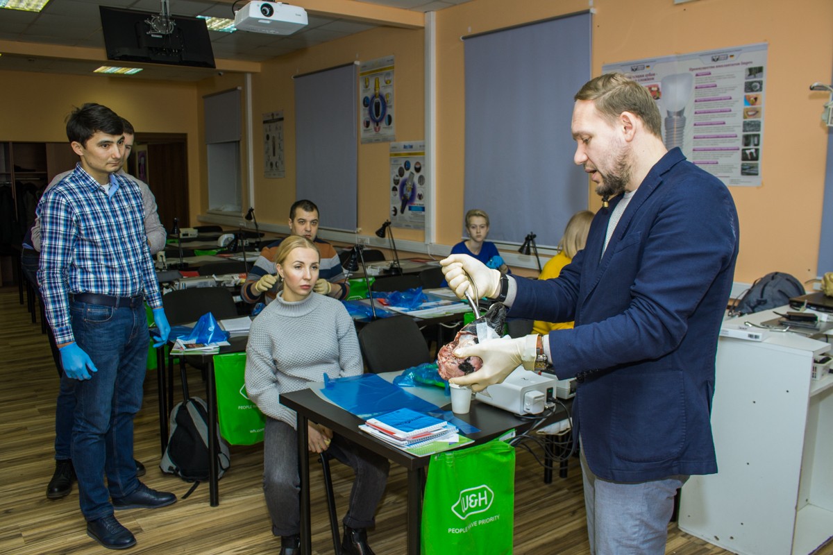 21 ноября 2019: курс Камиля Наильевича Хабиева «Атравматичное удаление зубов и методики наложения швов».