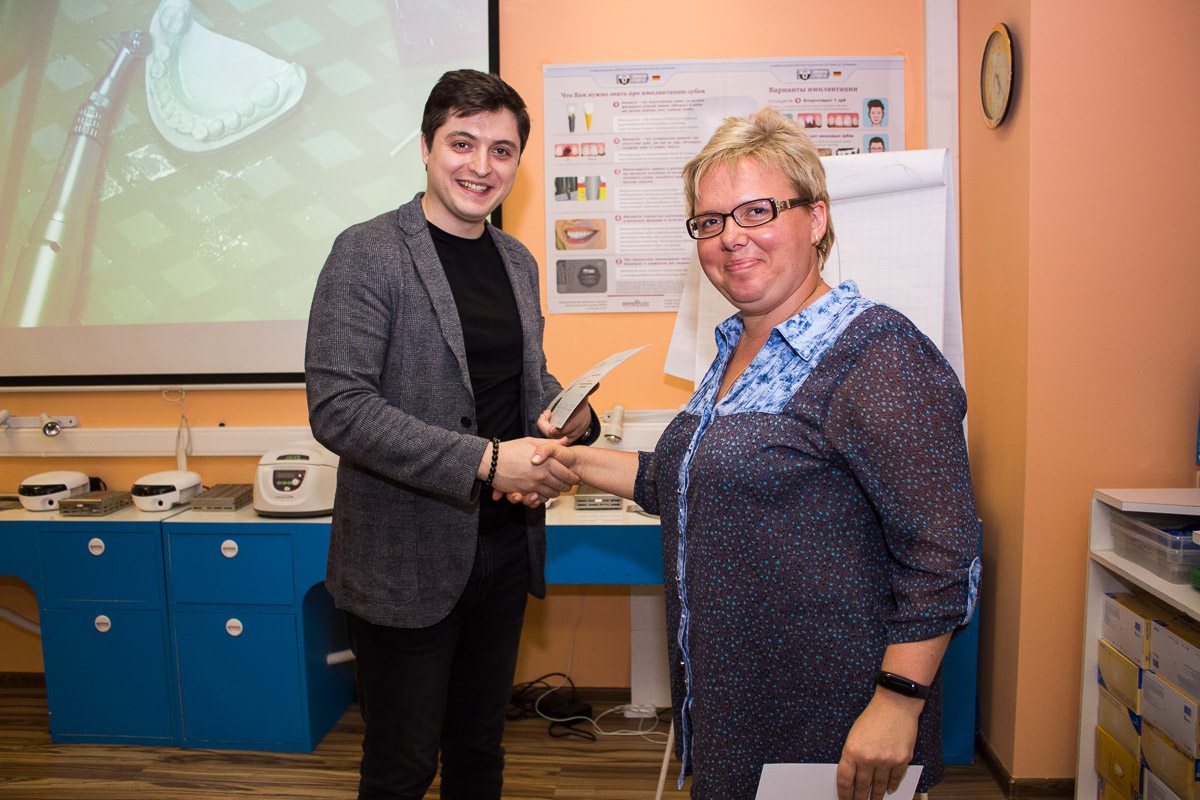 Препарирование зубов под цельнокерамические реставрации во фронтальном отделе. 3 сентября 2019, Султанов К.С.