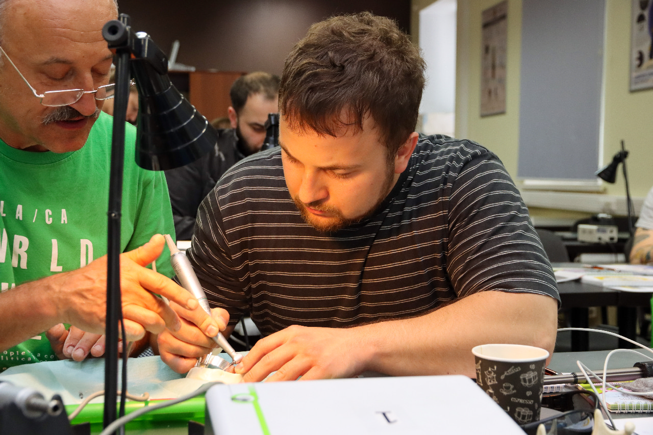 Стоматологическая реабилитация с помощью ангулированных имплантатов