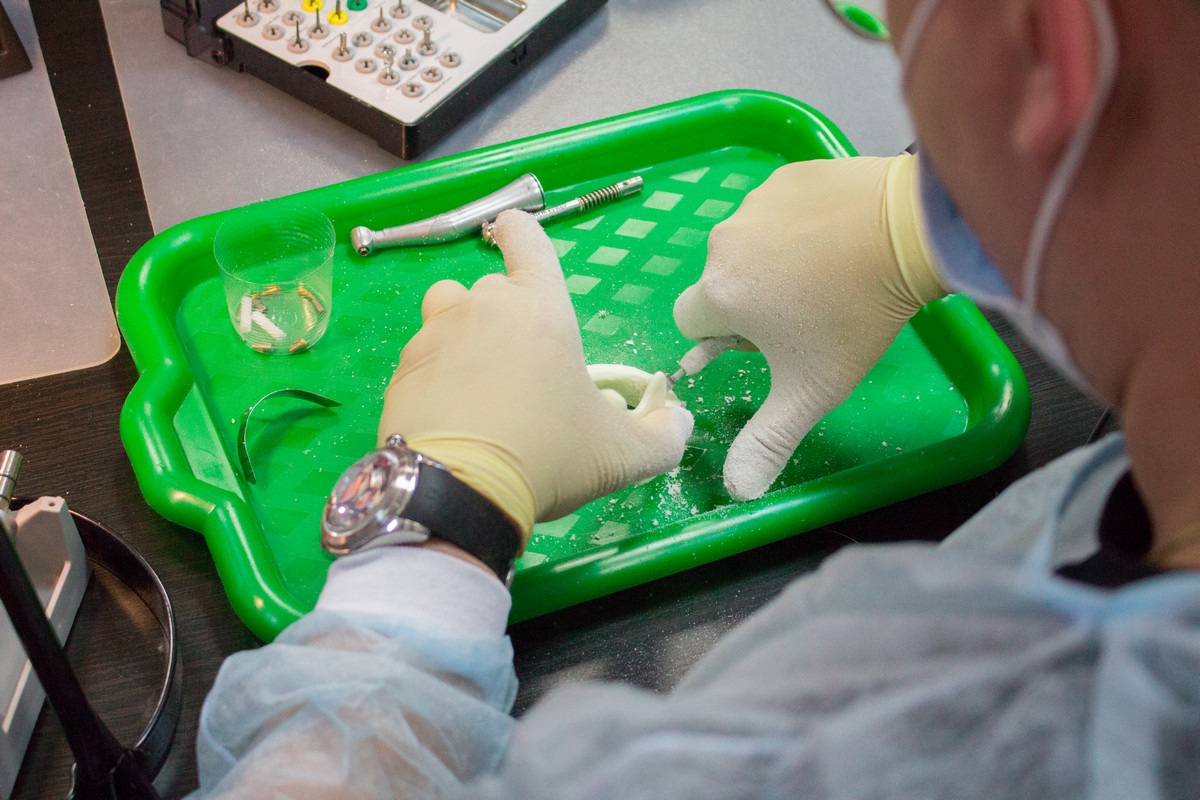 Стоматологическая реабилитация с помощью ангулированных имплантов. Имплантация на 4-х имплантатах. Физиологическое и анатомическое обоснование