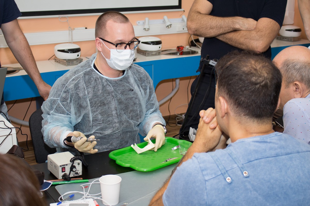 Стоматологическая реабилитация с помощью ангулированных имплантов. Имплантация на 4-х имплантатах. Физиологическое и анатомическое обоснование