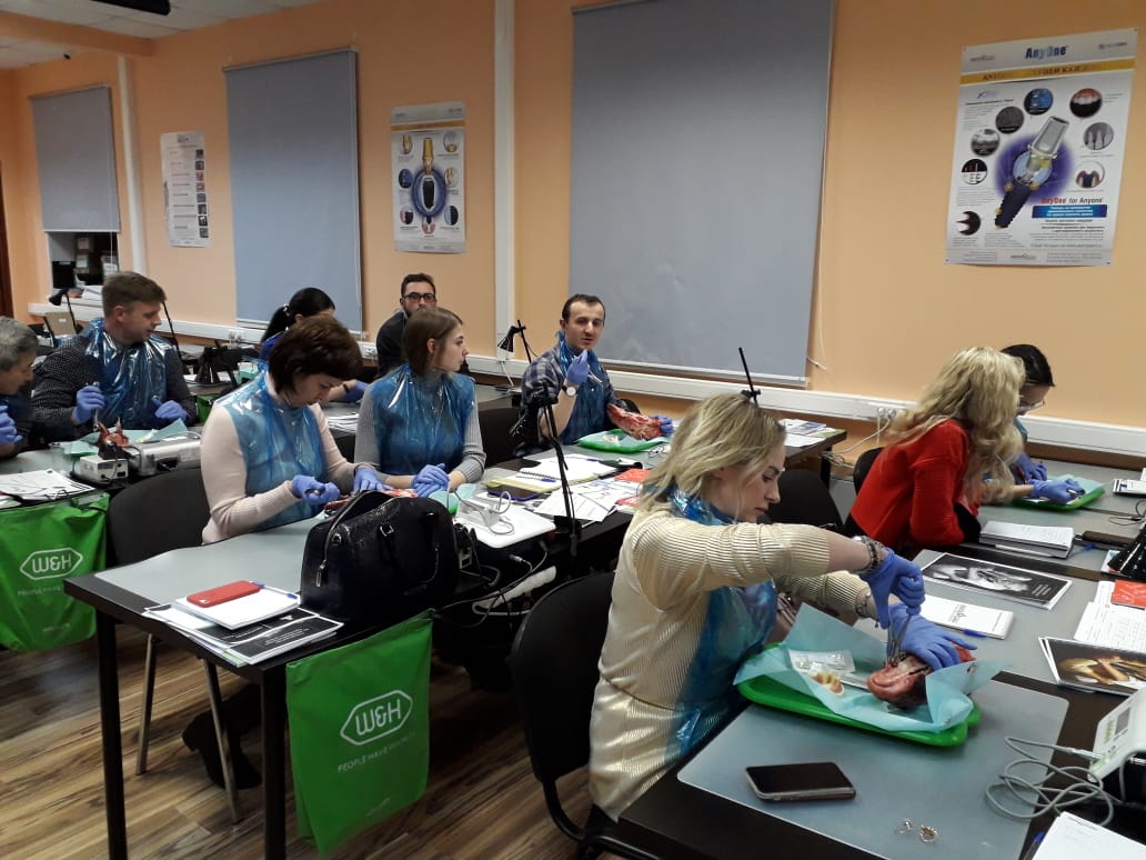 Атравматичное удаление зубов и методики наложения швов