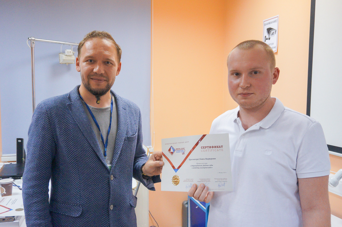 Атравматичное удаление зубов и методики наложения швов. 17 августа 2019г.