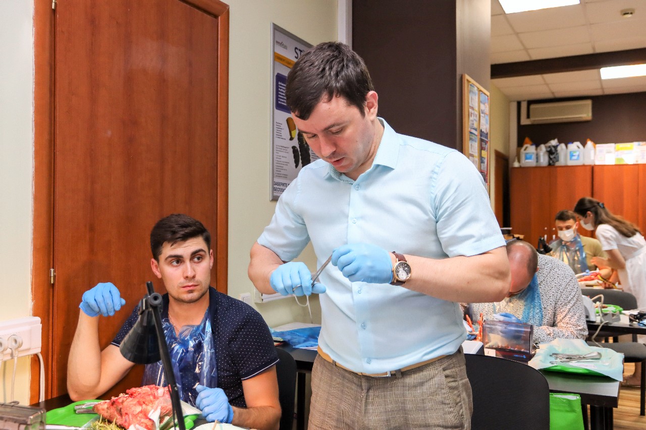 Одномоментная имплантация и немедленная нагрузка