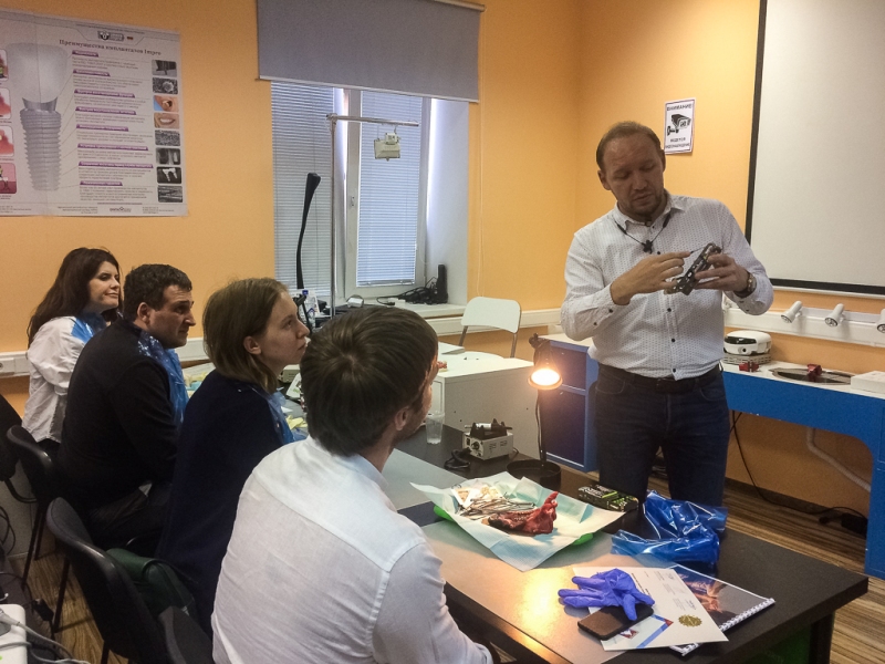 Атравматичное удаление зубов и методики наложения швов