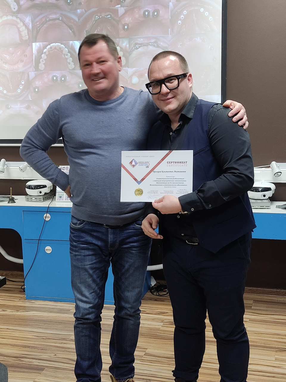 Стоматологическая реабилитация с помощью ангулированных имплантатов. Имплантация на 4-х имплантатах