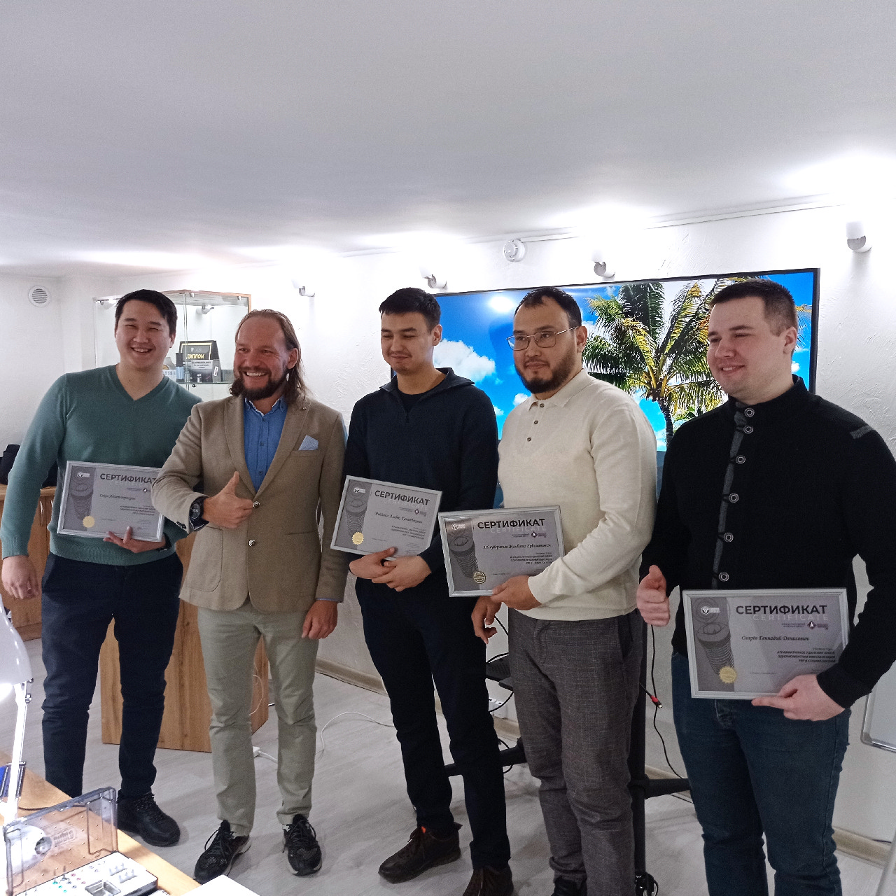 Курс Камиля Хабиева в Казастане: Атравматичное удаление зубов, одномоментная имплантация и PRF 