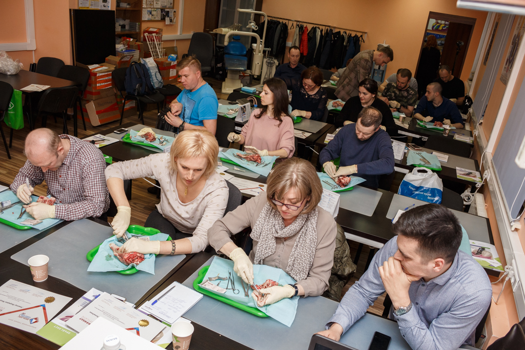 Атравматичное удаление зубов и методики наложения швов