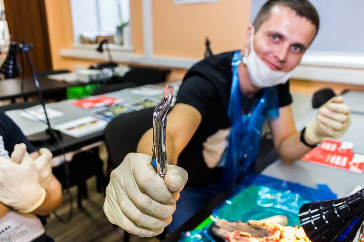 Одномоментная имплантация и немедленная нагрузка