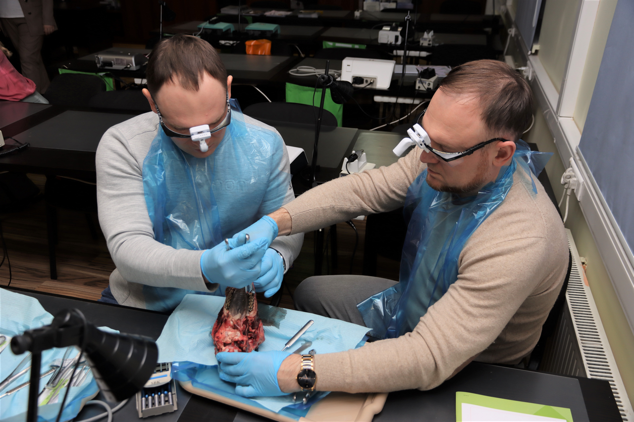 Атравматичное удаление зубов и методики наложения швов 26.01.22