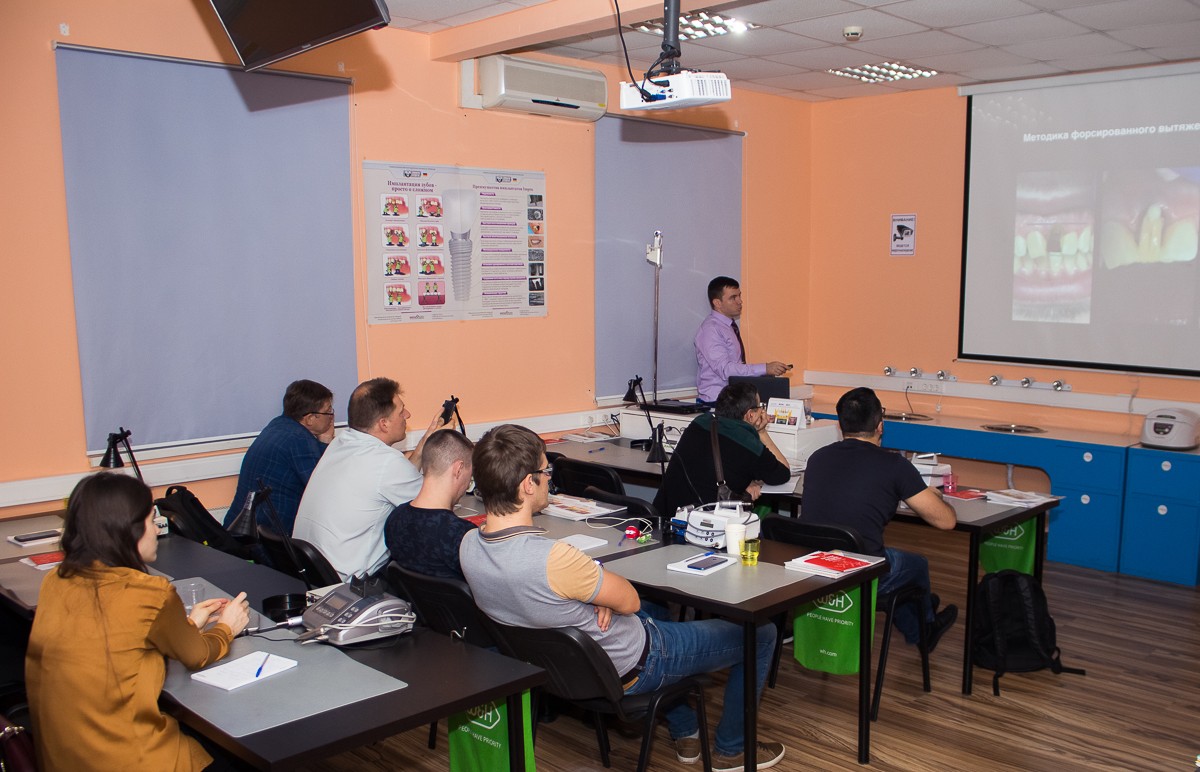 Пластика мягких тканей вокруг имплантатов. Морфологический подход - курс Виталия Панцулаи в УЦ Дентал Гуру.