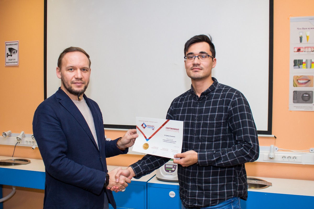 21 ноября 2019: курс Камиля Наильевича Хабиева «Атравматичное удаление зубов и методики наложения швов».