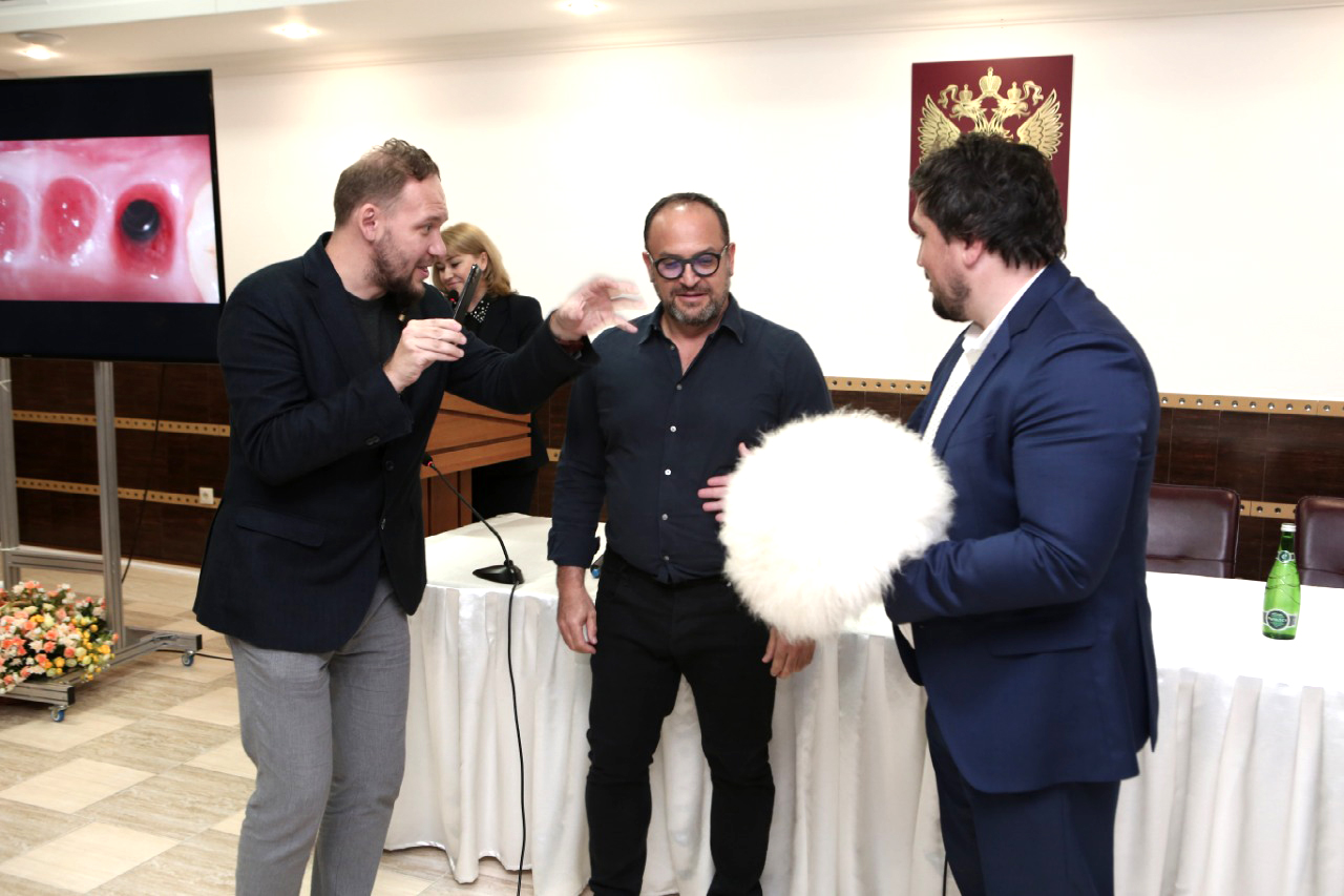 24 октября. Имплантологический конгресс с Ховардом Глюкманом в Махачкале.