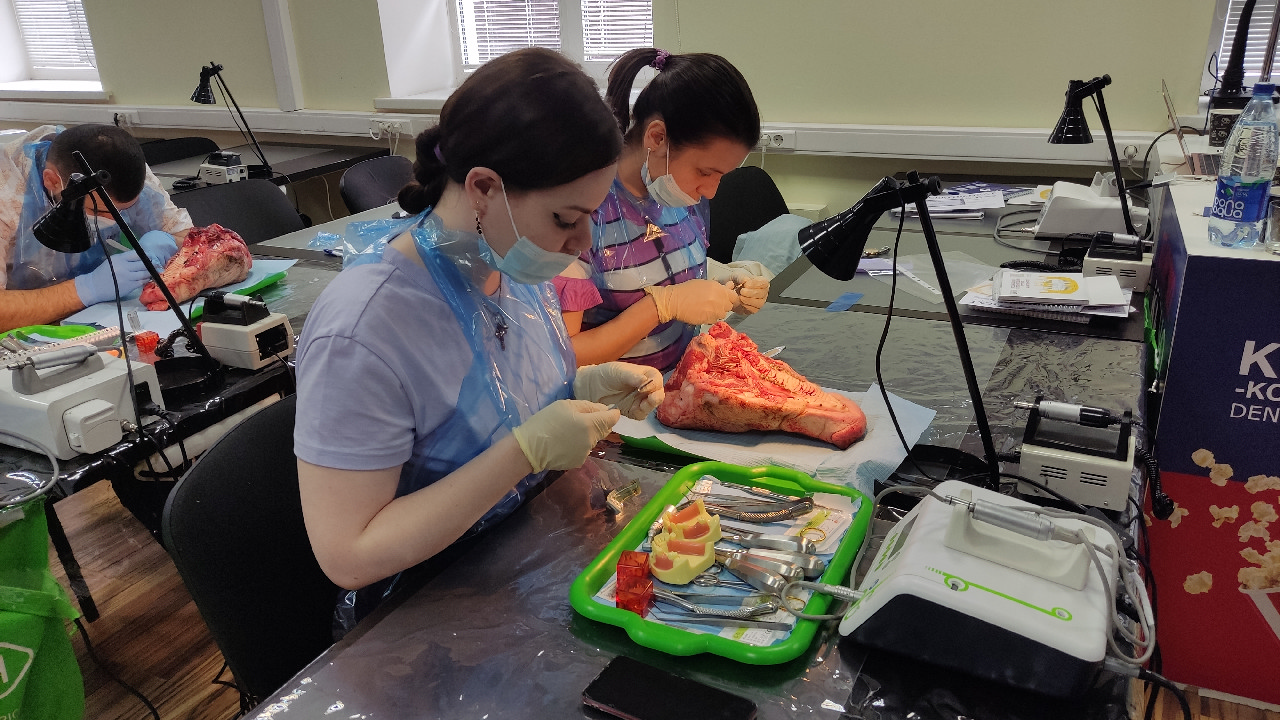 Атравматичное удаление зубов и методики наложения швов