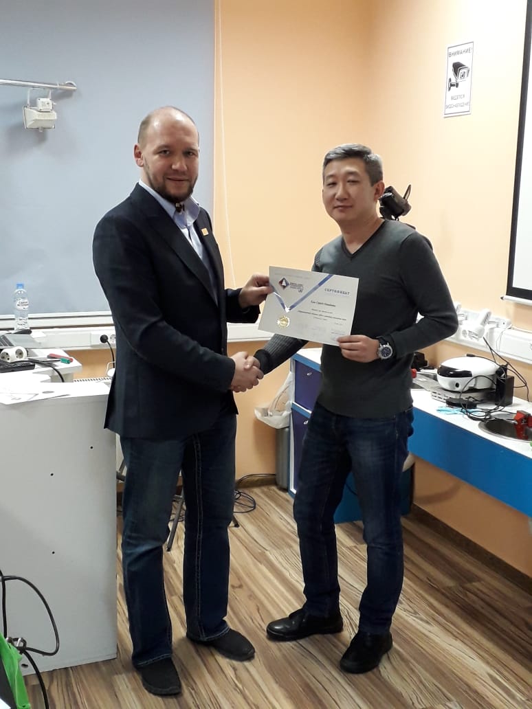 Атравматичное удаление зубов и методики наложения швов