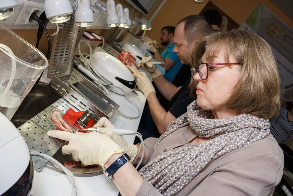 Атравматичное удаление зубов и методики наложения швов