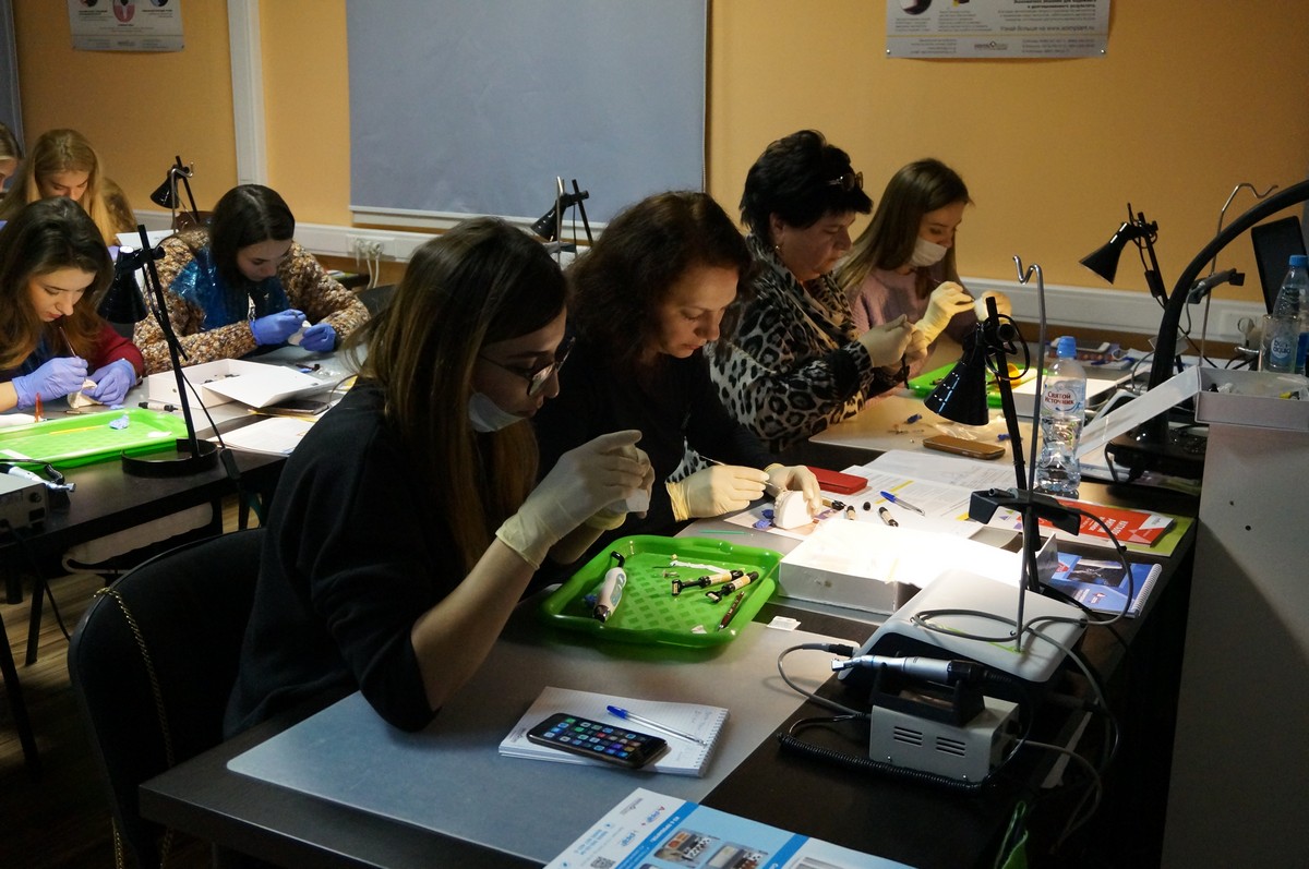 Прямая реставрация передних зубов. Эстетика, морфология, функция – ключи к успеху