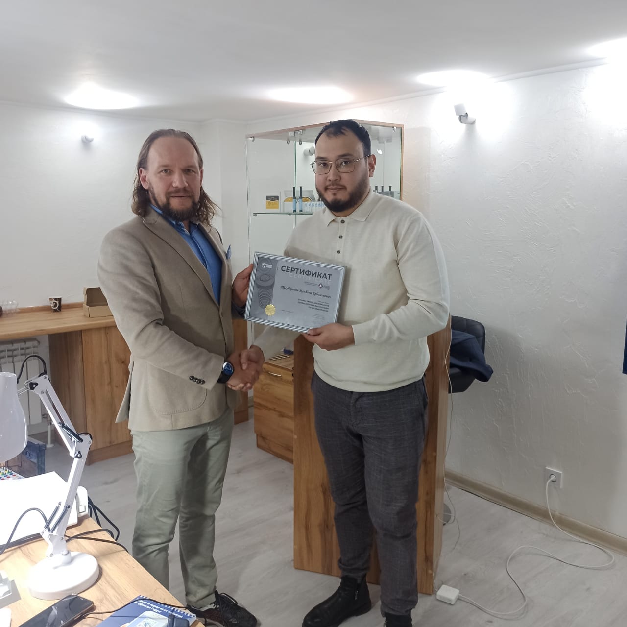 Курс Камиля Хабиева в Казастане: Атравматичное удаление зубов, одномоментная имплантация и PRF 