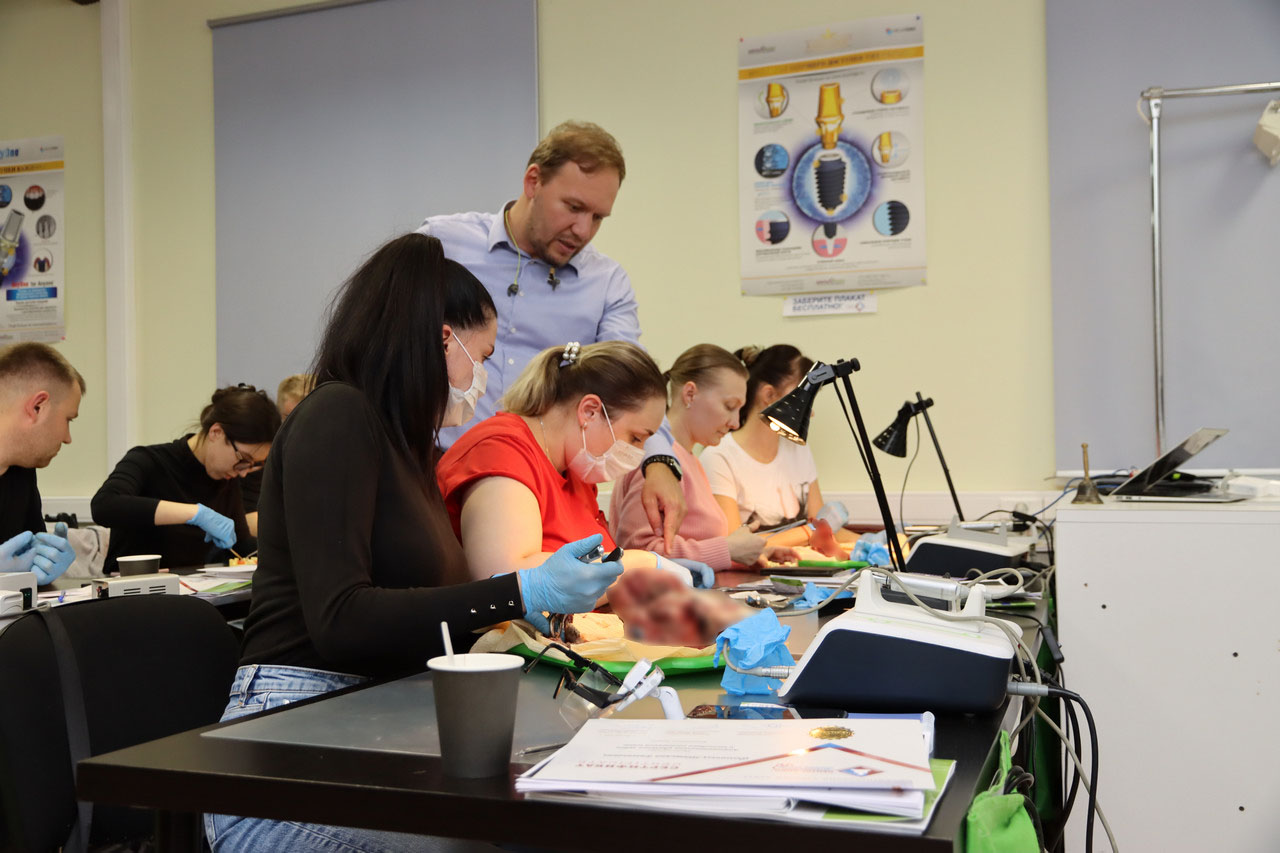 Атравматичное удаление зубов и методики наложения швов