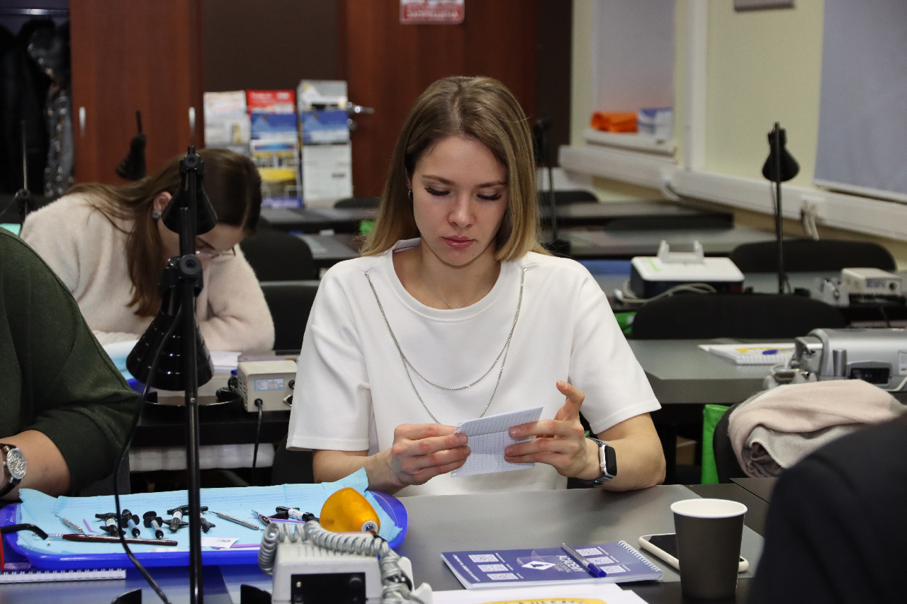 Прямые методы реставраций жевательной группы зубов