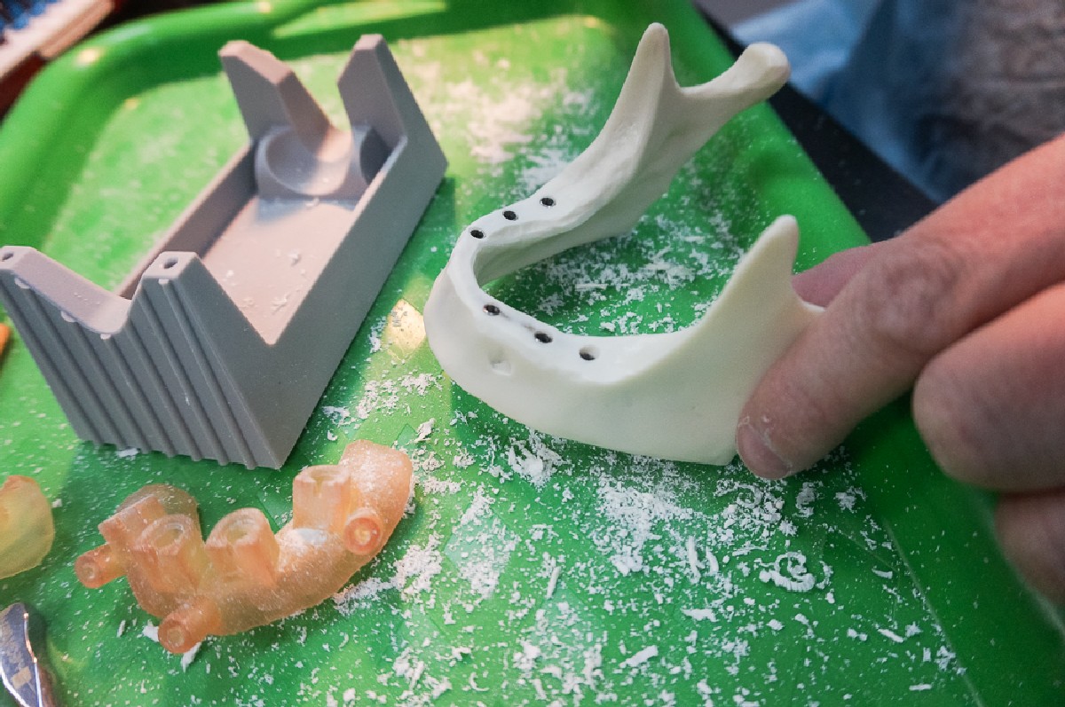 Экспертный курс по тотальной имплантации и протезированию при полном отсутствии зубов