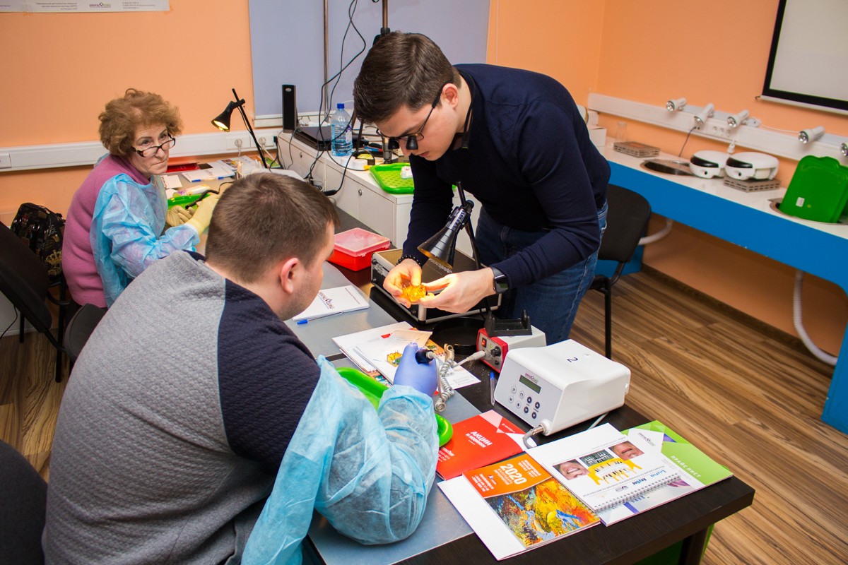 Препарирование зубов под цельнокерамические реставрации во фронтальном отделе, 26 февраля 2020г.