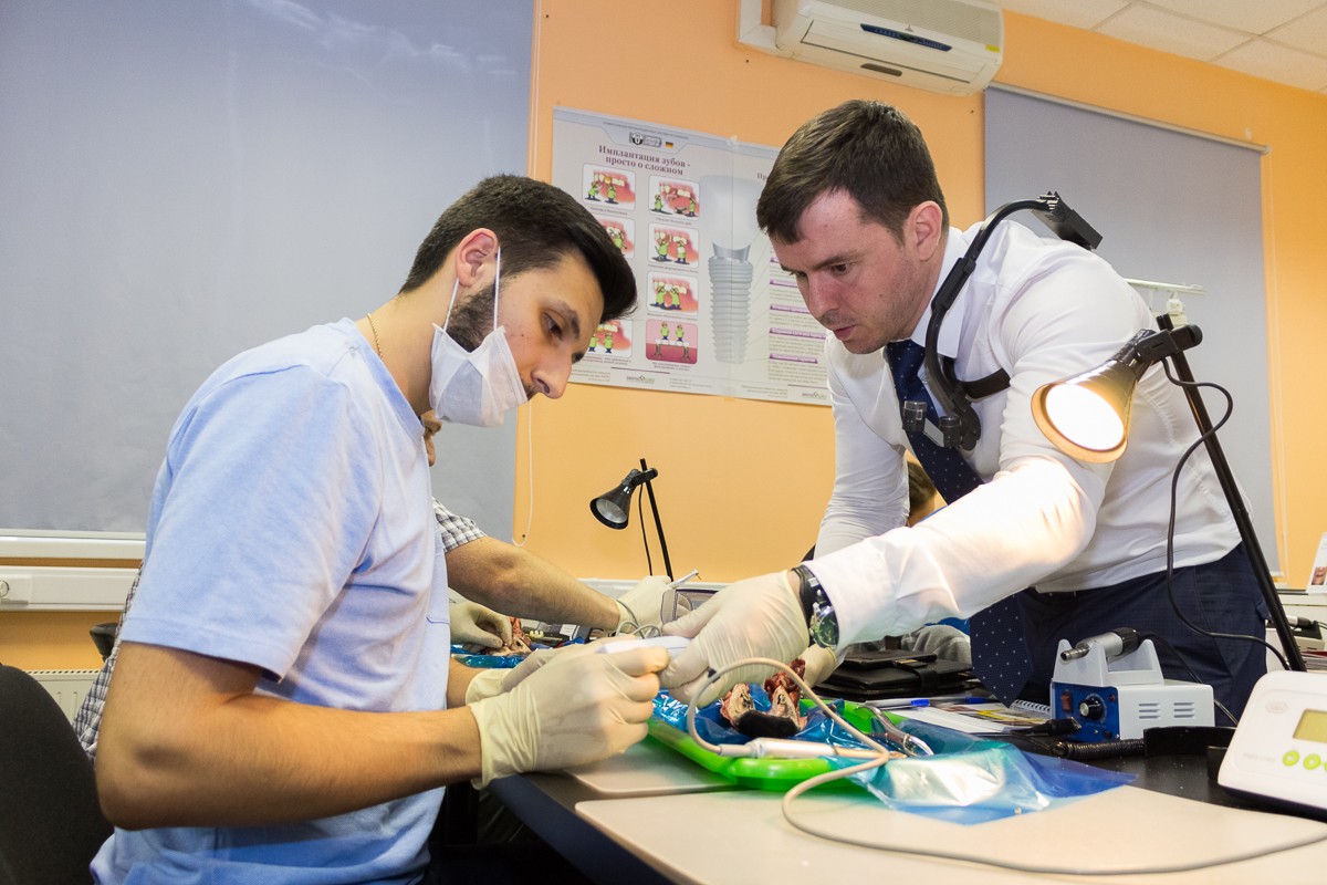 Одномоментная имплантация и немедленная нагрузка