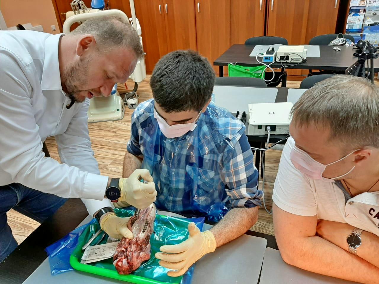 Атравматичное удаление зубов и методики наложения швов. Пост-релиз офлайн курса 23 июня.