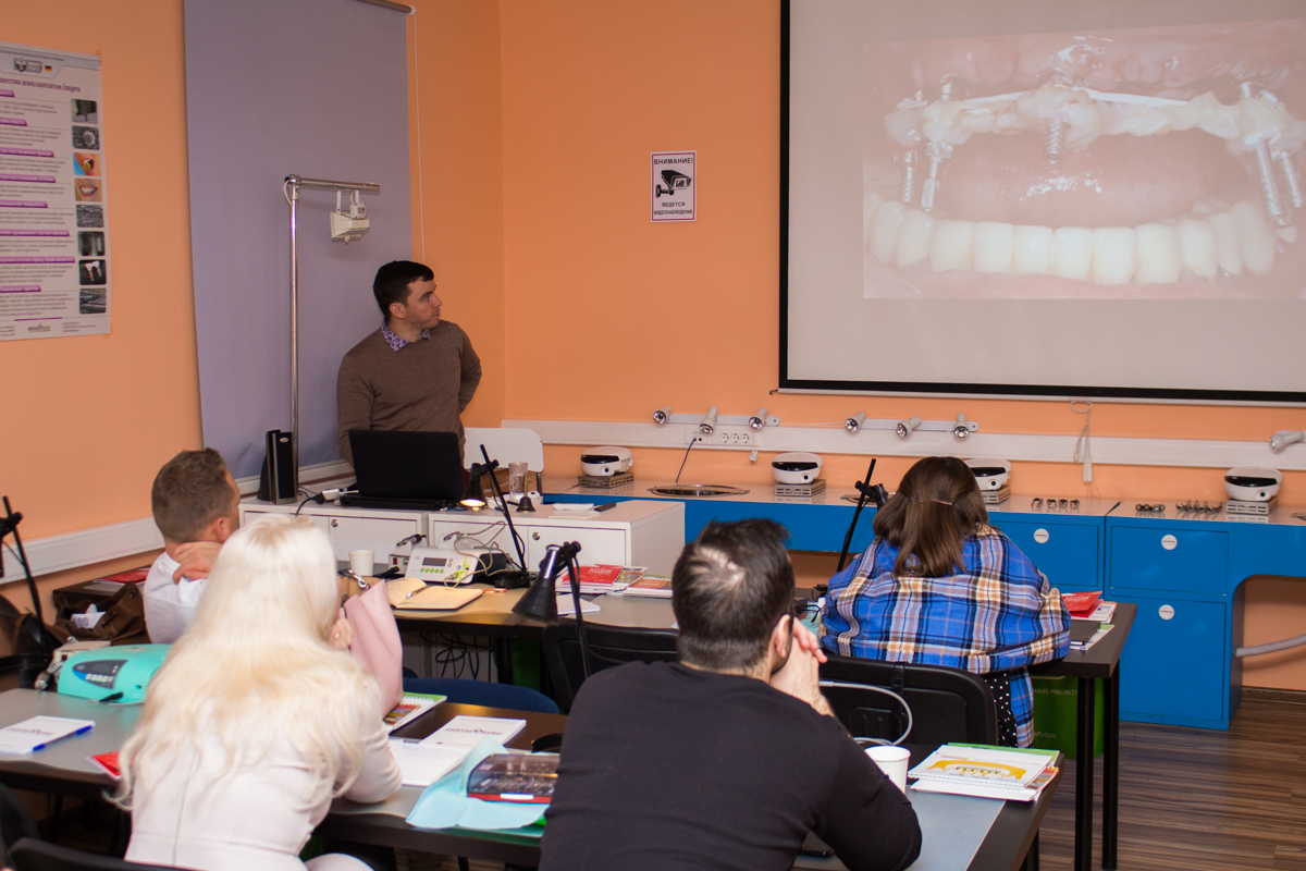 Одномоментная имплантация и немедленная нагрузка. 3 февраля 2020