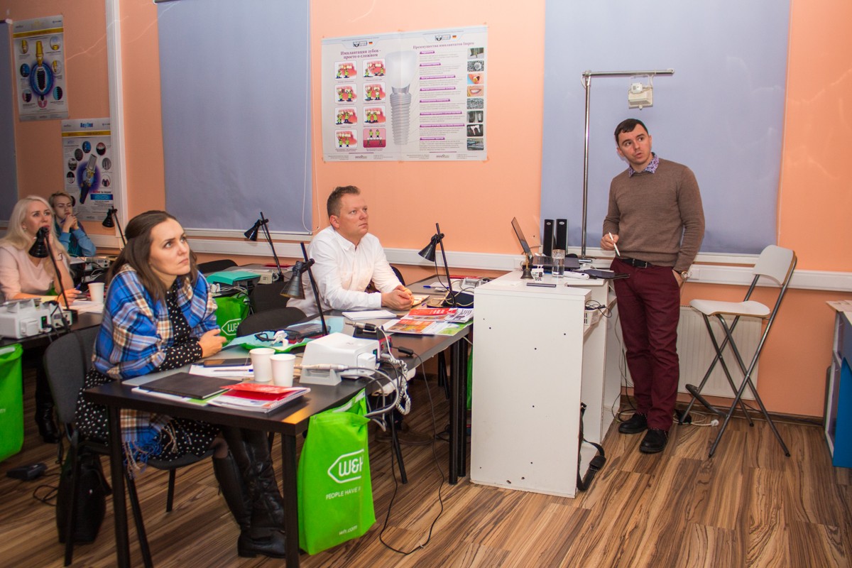 Одномоментная имплантация и немедленная нагрузка. 3 февраля 2020