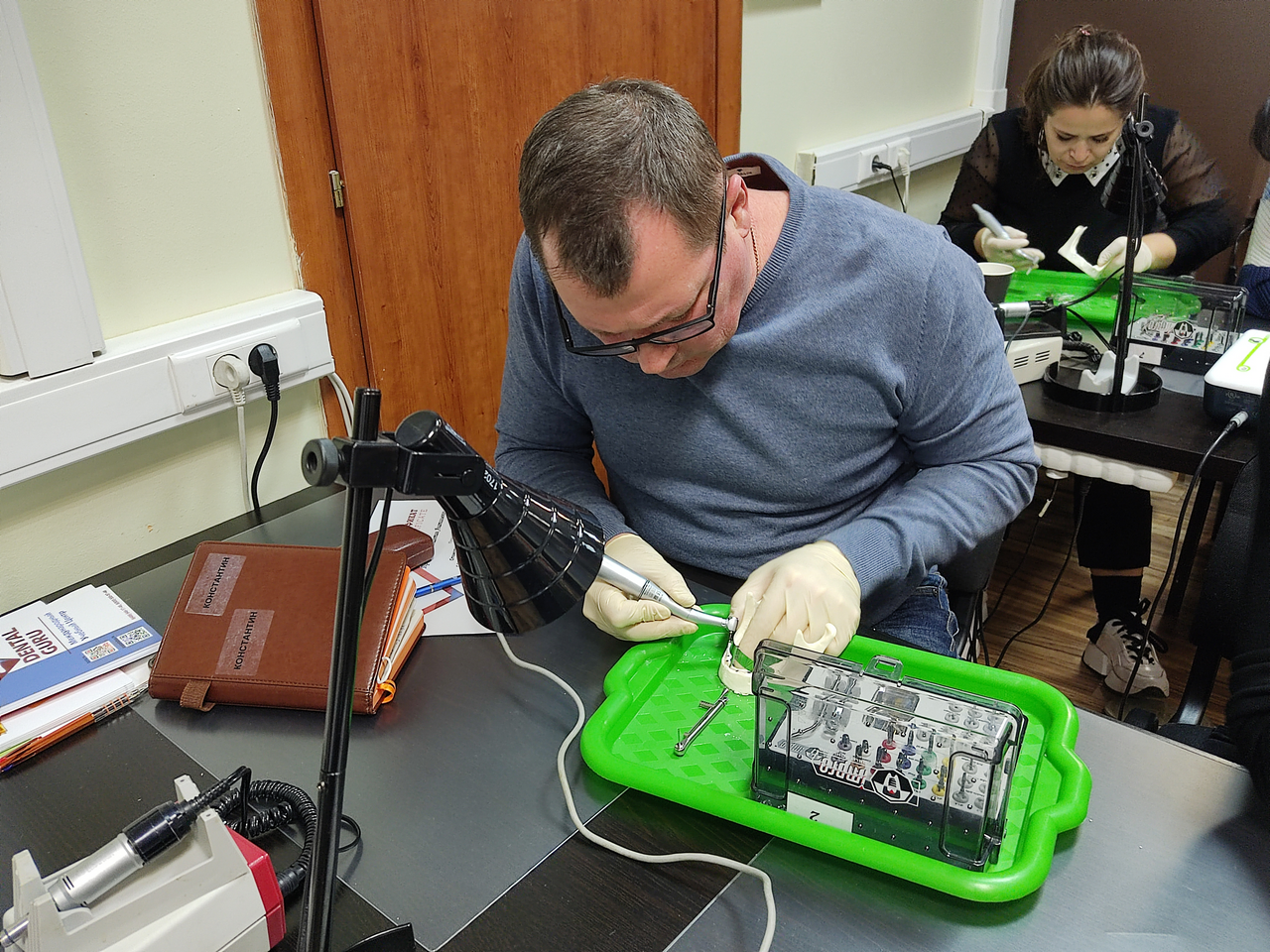 Стоматологическая реабилитация с помощью ангулированных имплантатов. Имплантация на 4-х имплантатах