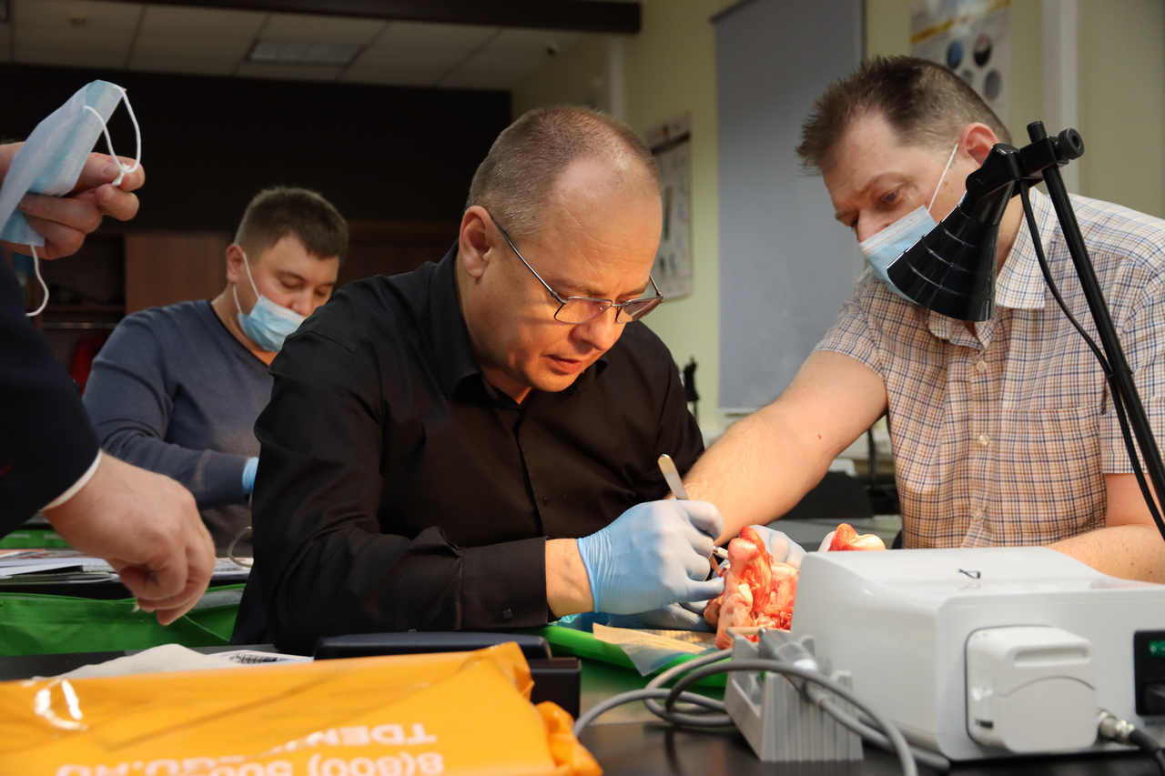 Дентальная имплантация с одновременной пластикой мягких тканей в сложных клинических случаях