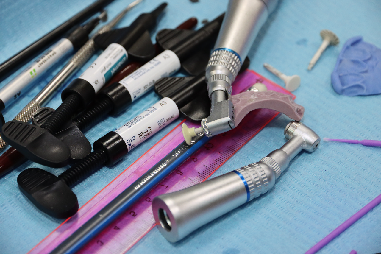 Прямые композитные виниры. Полный алгоритм и немного больше